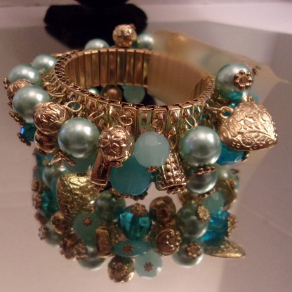 NWTS TAMINA HEART BRACELET $45 J6-7